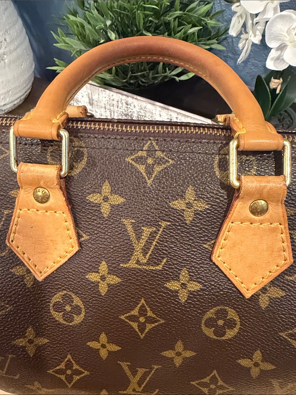 Authentic Louis Vuitton Speedy 25 monogram - Picture 7 of 15